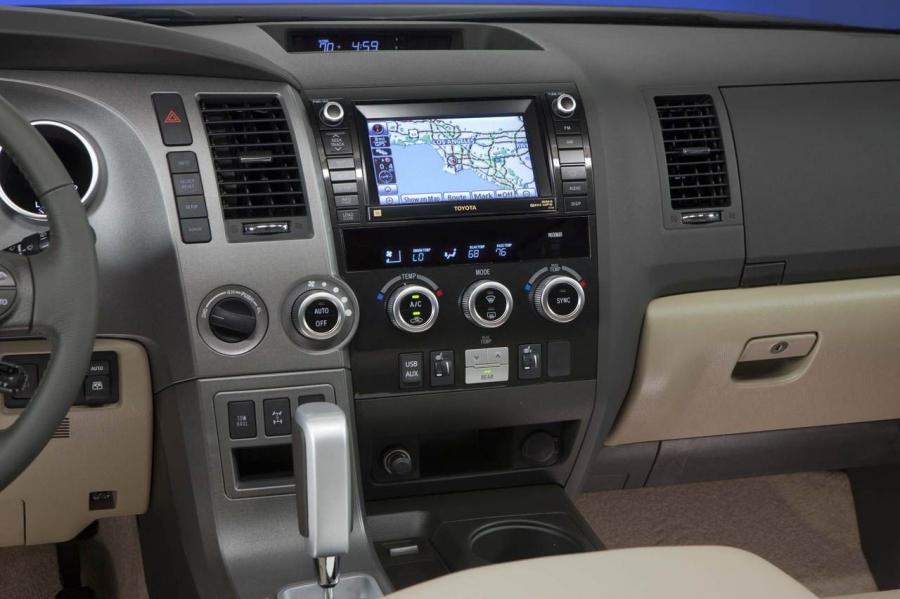  Toyota Sequoia 2013 года  (фото 25 из 50)